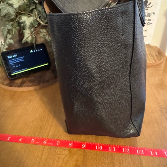 Michael Kors Tote / Laptop Bag - Picture 15 of 16